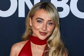 Sabrina Carpenter: Der Weg vom Disney-Star zur Mega-Sängerin