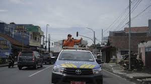 E am yang dapat kugambarkan. Geram Warganya Sepelekan Virus Corona Wali Kota Tasikmalaya Sampai Turun Ke Jalan Lakukan Orasi Tribun Wow