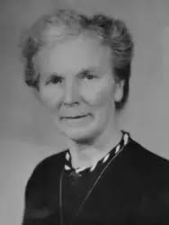 Portrett av kvinne, trolig Williamsen. Trolig født 21. mai 1893 siden hun  feiret 60 årsdag 21/5 1953. Fra Fru Williams fotoalbum. Eier av  originalmaterialet er Gunnar Williams. -Nordmørsmusea