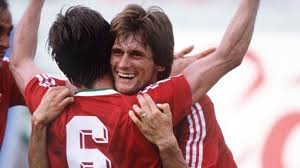 Em relação ao porto, acho que faltam soluções a jogar apartir de trás. Supertaca Europeia De 1987 Sousa Da Vitoria Ao Porto Supertaca Europeia Uefa Com