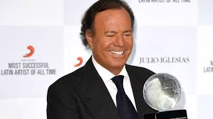 Julio Iglesias rompe su silencio para contar su historia más impactante:  "Saqué fuerzas que no tenía"