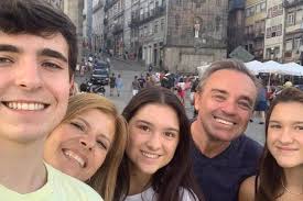 Ela acaba de mudar de visual e ganhou uma ajuda das herdeiras ao fazer uma escova nos fios. F5 Celebridades Filha De Gugu Liberato Descreve A Mae Rose Como A Mais Carinhosa Do Mundo 10 05 2020