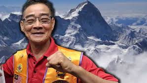 Seorang pendaki malaysia yang menyertai misi ke base camp everest dilaporkan meninggal dunia, dipercayai akibat penyakit akut ketinggian, ams jurucakap kedutaan malaysia di kathmandu, nepal mengesahkan bahawa mangsa, mohammad shahrulnizam ahmad nazari, 25, yang juga kakitangan. Pendaki Tertua Malaysia Teruskan Misi Daki Gunung Everest Gempak