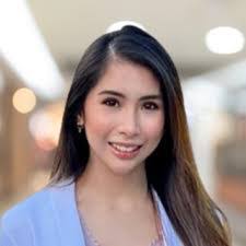 Ellen Dominguez's Instagram, Twitter & Facebook