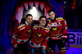 Luleå hockey matchtröja,adidas predators 2016,nationell 18/19 tröja,premier league tröjor,matchtröjor fotboll psg. Uzivatel Lulea Hockey Na Twitteru Kvallens Matchsponsor Bothniagruppen Representeras Av Linus Josefsson Och Markus Gard Som Mottar En Matchtroja Fran Lagkapten Erik Gustafsson Innan Match Samt Delar Ut Pris Till Matchens Lirare