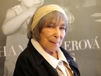 Šťastné slunce, madony na kolotoči, blázen a dítě. Mimoriadne Smutna Sprava Zomrela Legendarna Hana Hegerova 89 Topky Sk