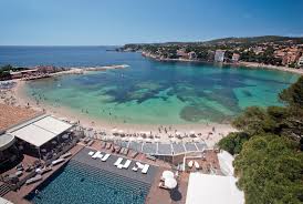 Book quickly your road trip hotelf1 and enjoy your room for one, two or three people, from only 22 €! Golfreizen Frankrijk Boek Hotel Ile Rousse Snel Via Golf Expedition