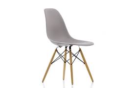 The eames dsw stuhl constantly distinctive use of the material in the production of their chairs. Vitra Eames Plastic Dsw Bei Schlafsofa Shop De