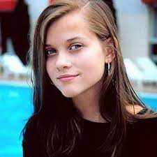 She is best known for her roles as elle woods in legally blonde and legally blonde 2, june carter in walk the line, which earned her an academy award for best actress, cheryl strayed in wild. Reese Witherspoon Der Foto Beweis Sie Sieht Immer Noch Aus Wie 15 Bunte De