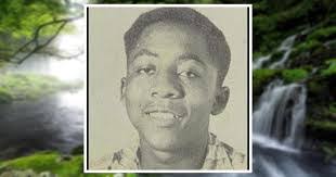 Helen Seals's Instagram, Twitter & Facebook