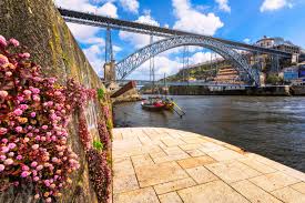 Porto guide with the essential tourist information, including tips by locals. Fruhling Porto Portugal Foto Von Nico Trinkhaus