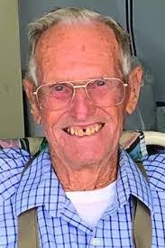 Maxine Wayne's Instagram, Twitter & Facebook