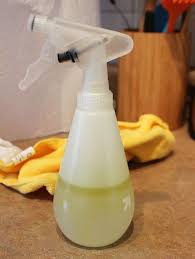 La Recette Maison Du Spray Anti Poussiere Recette Conseils D Entretien Menager Recettes De Nettoyage Detournement Produits Menagers
