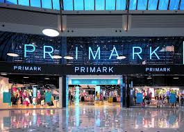 Primark, contraction de price (« prix ») et de mark (« marque »), est une entreprise irlandaise spécialisée dans la distribution de vêtements à bas prix, appartenant à associated british foods. Primark Deroule Son Modele En France
