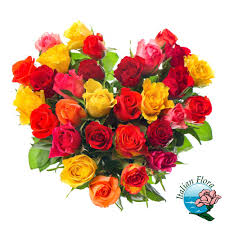 Cuore di rose bianche, rosse e rosa: Composizione A Forma Di Cuore Con Rose Colorate