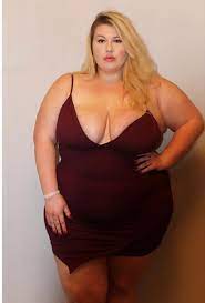 After graduating with a b.f.a in theatre performance from miami university of ohio, lindsay moved to los angeles to pursue a career in film and television. Bigbellesmag Lyndsay Patricia Plussizebarbiiee Lyndsay Facebook