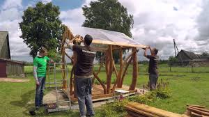 Ein pavillon ist ein äußerst funktionelles gartenmöbelstück, das als ein schmuckstück in jedem garten oder schrebergarten eine gute figur macht. Timberteam Holz Pavillon Aufbauen Gartenlaube Linie Rustikal Pavillon Bausatz 3x3 Und 4x4 Youtube