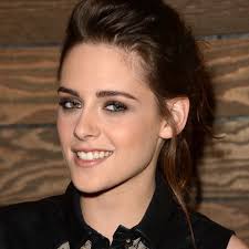 During her christmas holidays with the royal family at the . Kristen Stewart Aktuelle News Infos Bilder Bunte De