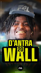 In a Kansas City Chiefs game against the Miami Dolphins, Patrick Mahomes'  helmet, made by VICIS, partially cracked in extremely cold conditions. 🥶🏈  Despite this, the helmet still performed its protective function.