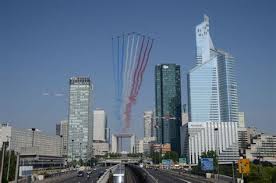 Discover the vessel's particulars, including capacity, machinery, photos and ownership. Grande Arche Drone Fest