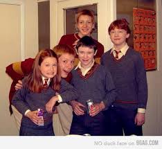 Just A Rare Photo Of Ginny Ron And Others Harry Potter Cast Harry Potter Pictures Harry Potter Fan