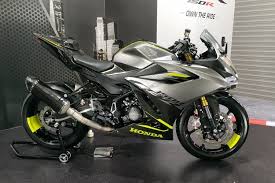 Cbr lokal modif ala moge ganti : Modifikasi All New Cbr150r Pakai Lengan Ayun Cbr250rr