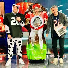 Last week @rosie__loves and I took our bikes out because for some unknown  reason (global warming) it was 74 degrees in the middle of March. We  stopped to take some pictures (because