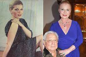 Asi Luce actualmente la actriz de cine, actriz de fotonovelas y vedette  mexicana Angelica Chain Martinez mejor conocida como #AngelicaChain A sus  64 años de edad. Realizo muchisimas Telenovelas en su epoca.🤭