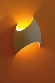 Le lastre di pietra leccese si presentano di colore bianco caldo con leggere venature di color grigio chiaro. Applique Drosia In Pietra Leccese Interamente Scolpito A Mano Www Mipiacebyartefare It Lumiere