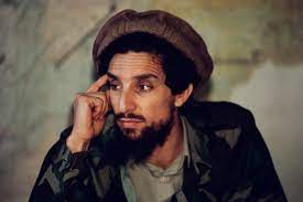 Un fait étonnant de l'histoire récente, qui inaugure une nouvelle collection de récits historiques. Ahmad Shah Massoud L Homme Qui Avait Prevenu Le Monde Avant De Se Faire Assassiner La Banane Qui Parle