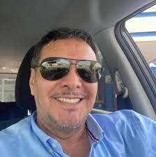 Hendrick's Gin, brillante, con notas de enebro, cítricos y flores.  Disfrútala con hielo, pepino y agua tónica. Elegancia en cada sorbo. 🥃  Encuéntralo en nuestras sucursales o en línea, ítem 657037.  https://bit.ly/4ampDnD #