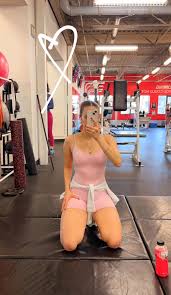New workout post on her story ❤️ : rmadelinebudd