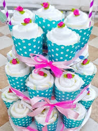 Über schmusetücher, krabbeldecken, kuscheltiere und super weiche kuscheldecken aus reiner baumwolle freuen sich eltern immer. Hallo Baby Windel Cupcakes Geschenk Zur Geburt Simplylovelychaos