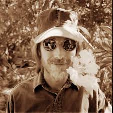 Leslie (@LeslieToews)