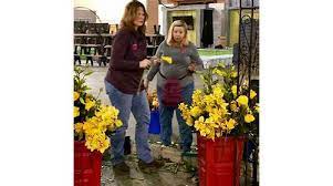 Flowers by david.for any occasion flowers by david is a family business in langhorne, pa with delivery monday to saturday to philadelphia and surrounding counties. Flowers By David 2048 E Old Lincoln Hwy Langhorne Pa 19047 Yp Com
