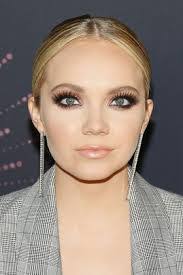 Alisa Fuller's Instagram, Twitter & Facebook