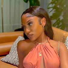 Two quick observations: 1. Nic pushing both he & Olandria's luggage.  Nicolandria starting off right 🫡 2. Nic dresses like a Jamaican uncle 🤣