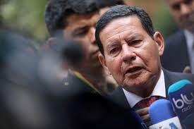 Sob pressão e sob forte emoção, ocorrem erros dessa natureza', diz Mourão  sobre fuzilamento de carro por militares no Rio