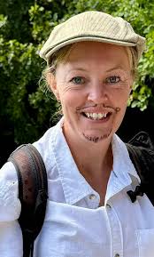 Recreating the WW2 cricket match from 1945 where the women challenged the  men to play the match wearing each others' clothes 😂