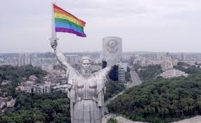 We run educational programs for faculty, staff, departments, and organizations as well as coordinate. Aktivisty Povesili Flag Lgbt Na Monumente Rodina Mat V Kieve Obshestvo Rbk