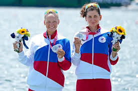 Ở tuổi 18, cô trở thành vđv người dân tộc h'mông đầu tiên giành huy chương vàng olympic. Tptkt5ghaopcqm