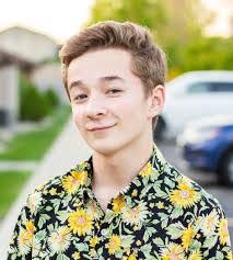 Zachary Larson's Instagram, Twitter & Facebook