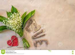 Gratuit pour un usage personnel uniquement usage commercial translate texts with the world's best machine translation technology, developed by the creators of linguee. Le Fond Avec Le Bouquet Du Muguet Et Le Carton Ont Laisse Photo Stock Image Du Carton Vide 71951702