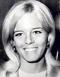 Linda Coble's Instagram, Twitter & Facebook