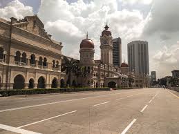 Seluas 243 km2 (94 batu persegi), mempunyai penduduk seramai 1.4 juta pada 2010. Sultan Abdul Samad Building Opposite Merdeka Square Dataran Merdeka It Was Around 1 2 Pm At That Time It Was Super Hot But I H Kuala Lumpur Building Trip