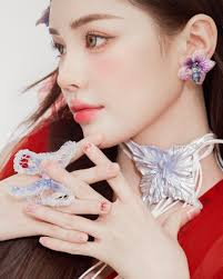 Người đẹp chuyển giới Đan Tiên từ bỏ giấc mơ hoa hậu, chuyên tâm theo đuổi  âm nhạc