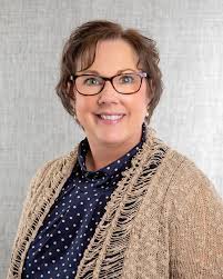 Kim Hatton's Instagram, Twitter & Facebook