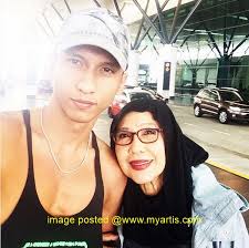Oleh karena itu, kasih sayang keluarga menjadi faktor yang sangat penting untuk dimiliki dan dipupuk terus menerus. Patutlah Rupanya Ini Sebab Sebenar Ahya Anak Lelaki Normah Damanhuri Suka Upload Foto Foto Separuh B0gel Di Instagram Laman Gosip Dan Informasi Terkini