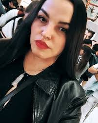 Stacy Aragon's Instagram, Twitter & Facebook