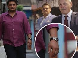 Valentin dragnea și soția sa, agresați pe stradă. Fiul Lui Liviu Dragnea PoartÄƒ La ManÄƒ Un Ceas ElveÅ£ian Din Aur Roz Wowbiz